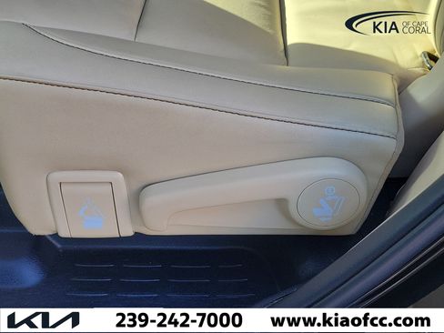 Used 2019 Toyota Highlander XLE FWD image 14