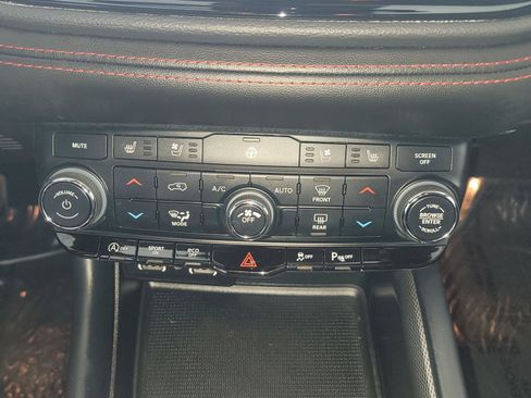 Used 2024 Dodge Durango GT RWD image 23