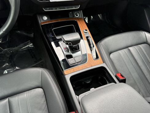 Used 2021 Audi Q5 Premium w/ Convenience Package image 14