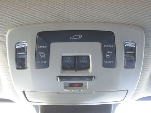 Certified 2025 Toyota Sienna XLE w/ XLE Plus Package AWD/4WD image 31