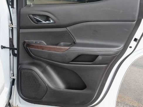 Used 2023 GMC Acadia Denali w/ Denali Technology Package FWD image 18