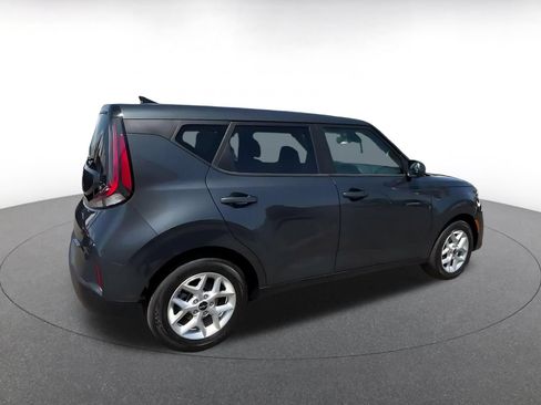 Used 2025 Kia Soul LX w/ LX Technology Package FWD image 11