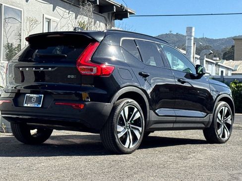 Used 2023 Volvo XC40 B5 Plus w/ Protection Package Premier AWD/4WD image 2