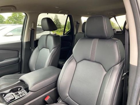 Used 2025 Honda Pilot EX-L image 2
