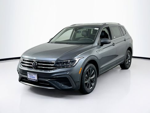 Used 2022 Volkswagen Tiguan SE image 1