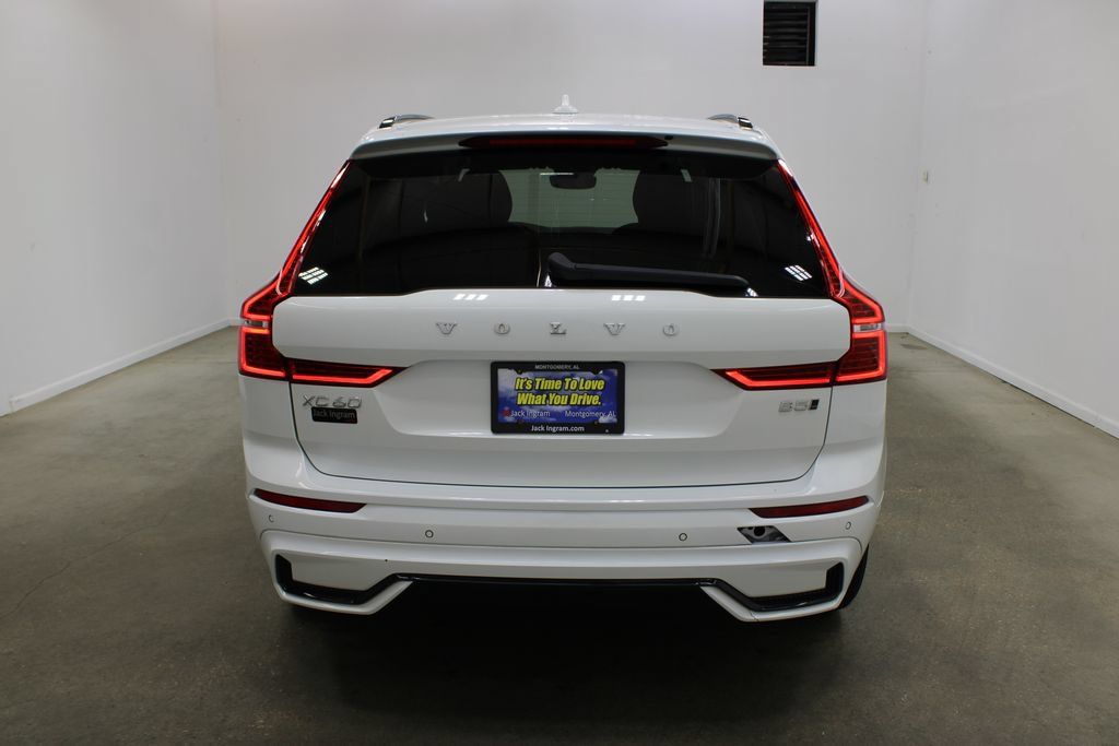 Used 2024 Volvo XC60 B5 Plus AWD/4WD image 4