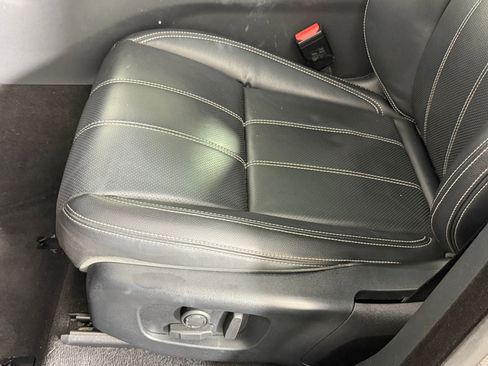 Used 2020 Land Rover Range Rover Velar S image 13