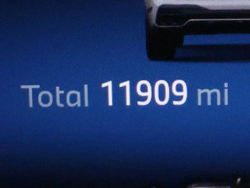 Used 2025 BMW X7 M60i w/ Executive Package image 23