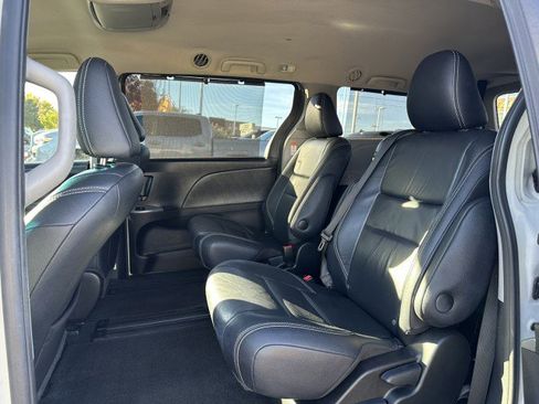 Used 2015 Toyota Sienna SE image 13