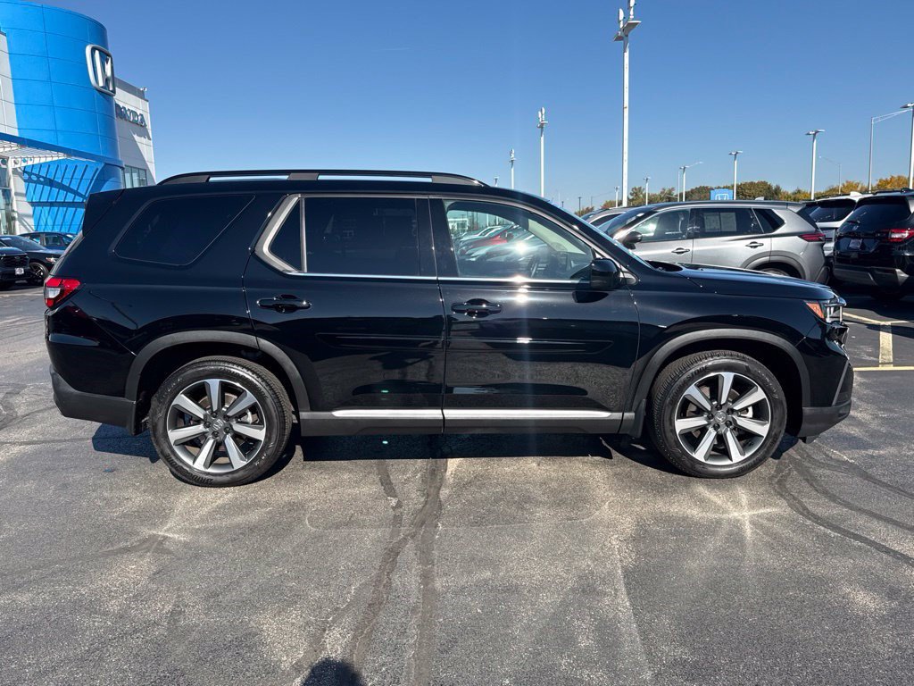 Used 2025 Honda Pilot Elite image 11