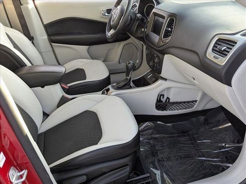 Used 2019 Jeep Compass Latitude FWD image 20