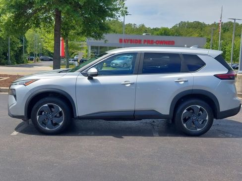 Used 2024 Nissan Rogue SV AWD/4WD image 6