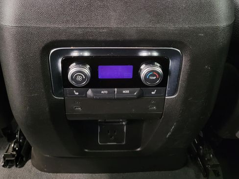 Used 2025 GMC Yukon XL Denali AWD/4WD image 22