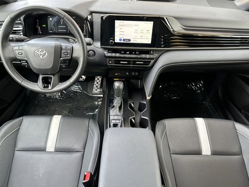 Used 2025 Toyota Camry SE image 14
