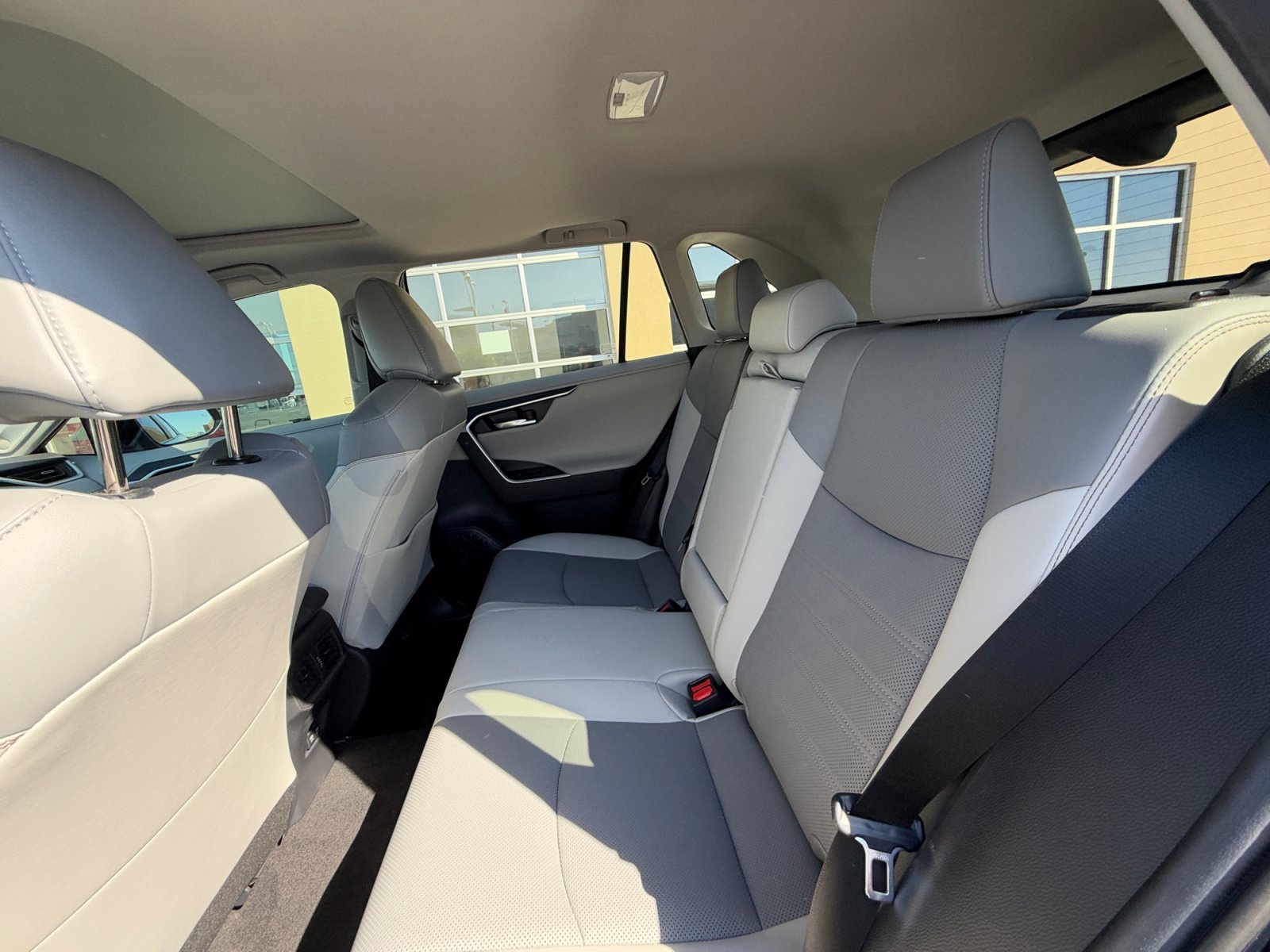 Used 2020 Toyota RAV4 Limited FWD image 17
