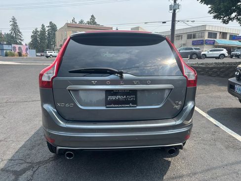 Used 2016 Volvo XC60 T6 R-Design Platinum w/ Climate Package AWD/4WD image 4