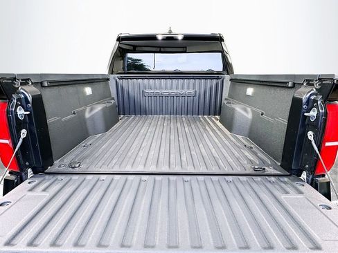 Certified 2025 Toyota Tacoma SR5 AWD/4WD image 24