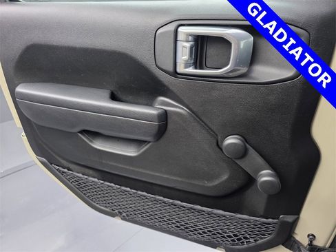 Used 2022 Jeep Gladiator Sport image 29