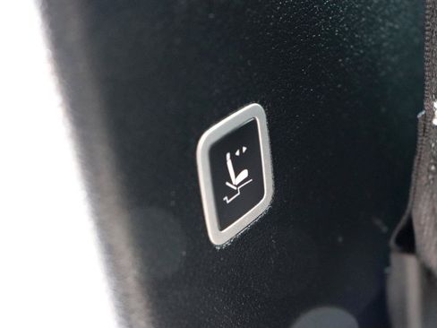 Used 2026 Chrysler Pacifica Select FWD image 31