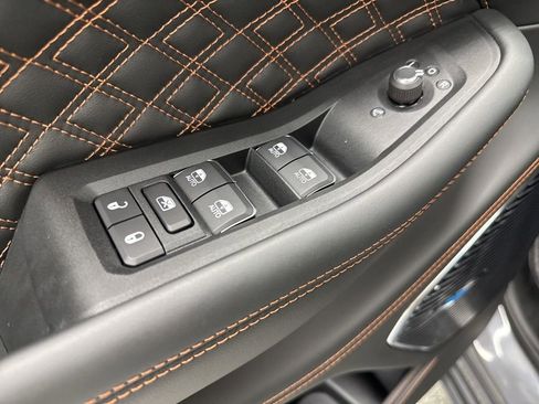 Used 2025 Jeep Grand Cherokee Summit AWD/4WD image 17