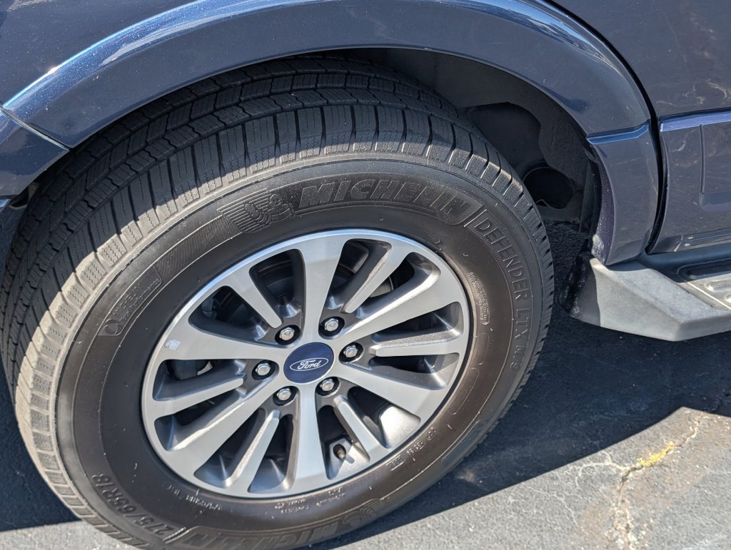 Used 2017 Ford Expedition XLT AWD/4WD image 25