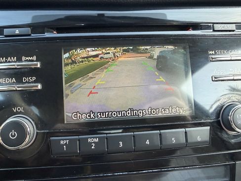 Used 2015 Nissan Rogue SV FWD image 14