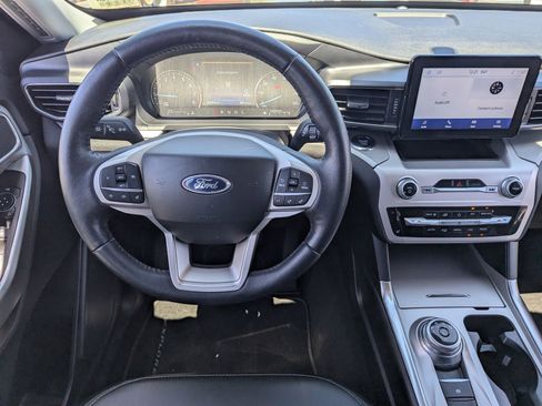 Certified 2022 Ford Explorer XLT w/ Equipment Group 202A RWD image 16