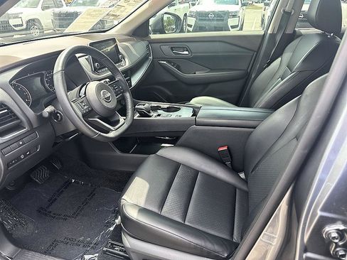 Used 2023 Nissan Rogue SV w/ SV Premium B Package FWD image 13