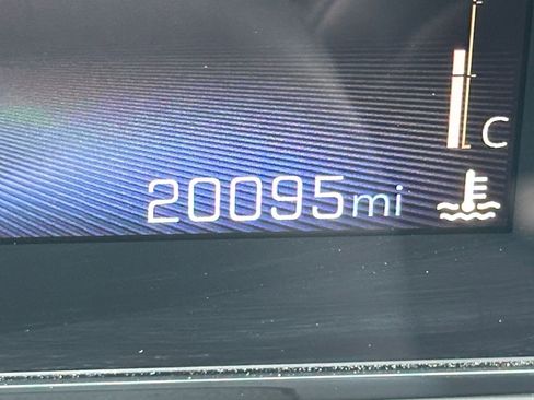 Used 2025 Chevrolet Trax LT image 38