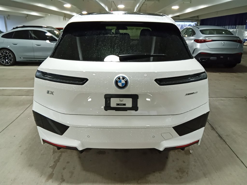 Used 2024 BMW iX xDrive50 w/ Sport Package AWD/4WD image 6