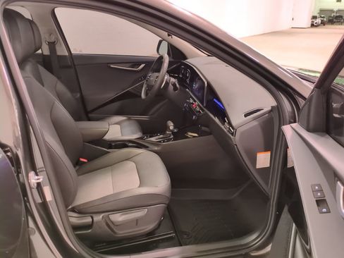 Certified 2023 Kia Niro EX image 10
