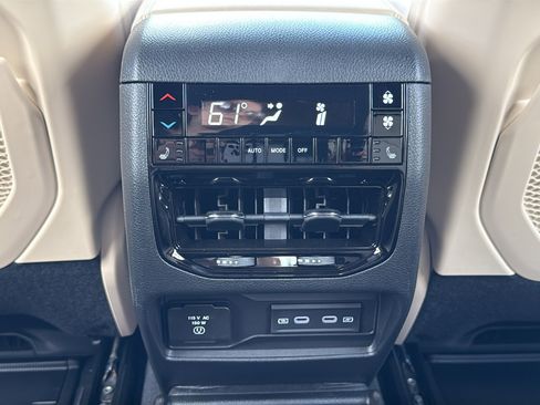 New 2026 Jeep Grand Cherokee L Limited w/ Luxury Tech Group II RWD image 18