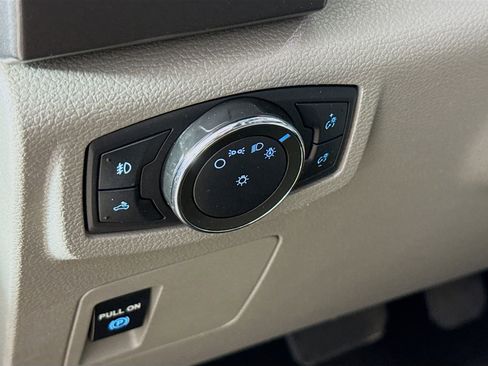 Used 2016 Ford F150 XLT RWD image 9