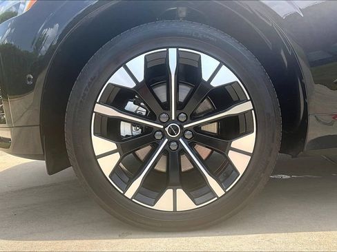 Used 2026 Volvo XC60 B5 Plus AWD/4WD image 11