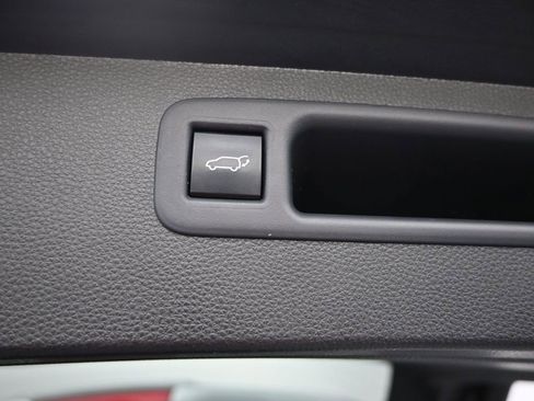 Used 2021 Toyota Highlander Limited image 17