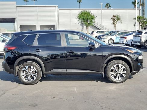 Used 2023 Nissan Rogue SV image 30