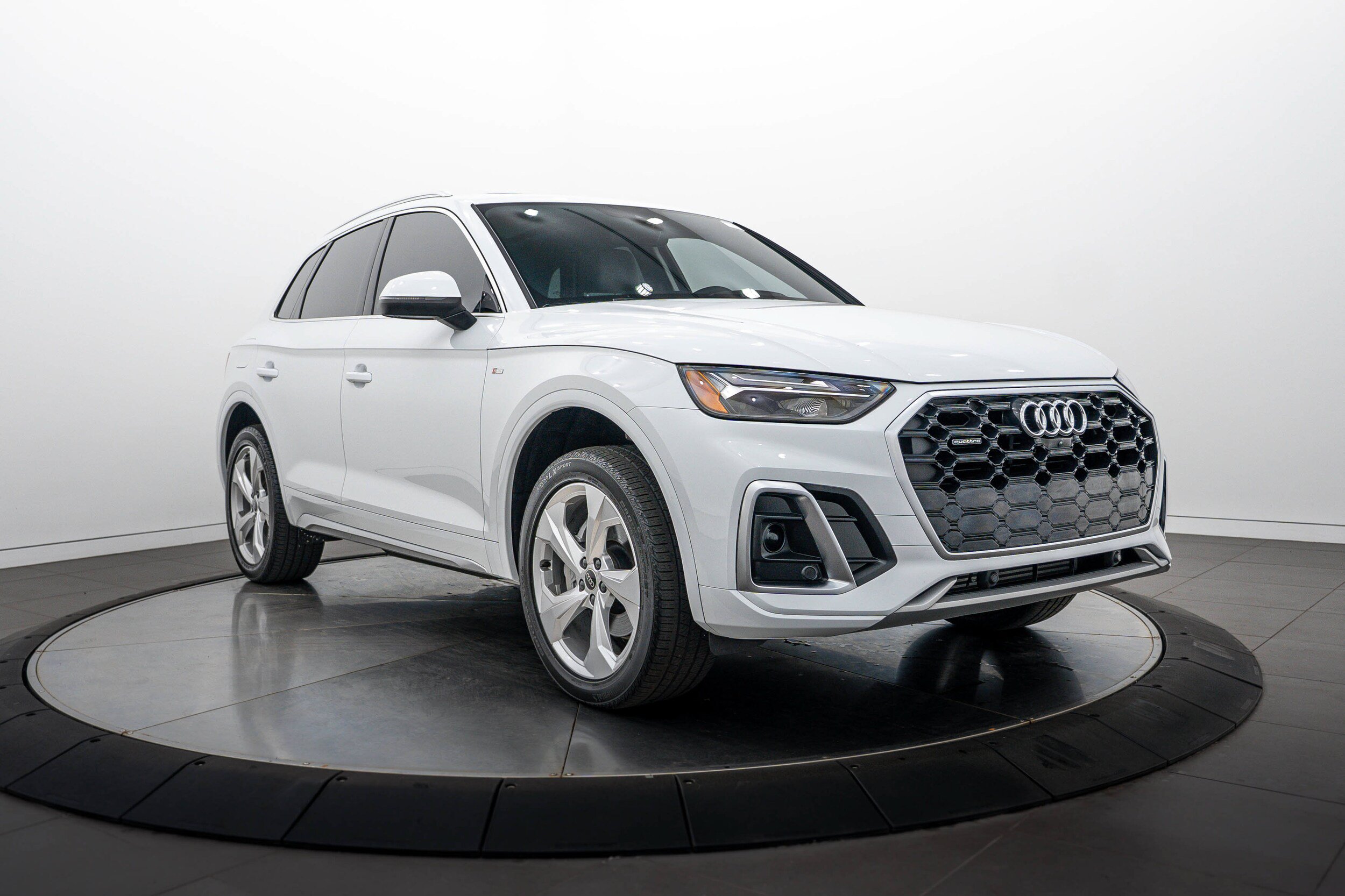 Certified 2023 Audi Q5 2.0T Premium Plus AWD/4WD image 2