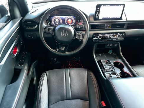 Used 2025 Honda Pilot Black Edition image 24