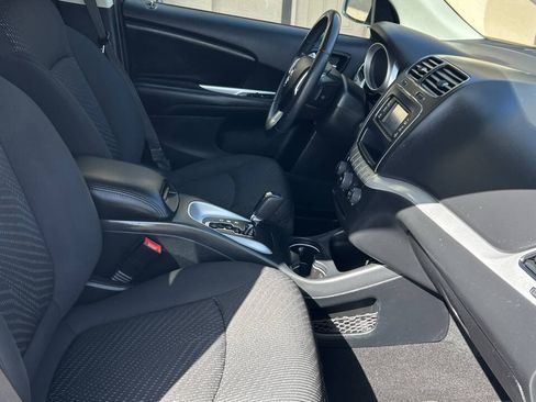 Used 2018 Dodge Journey SE w/ Connectivity Group FWD image 12