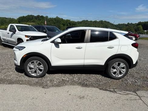 Used 2024 Buick Encore GX Preferred w/ Comfort Package AWD/4WD image 2
