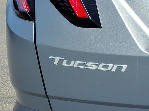 Certified 2025 Hyundai Tucson Limited AWD/4WD image 10