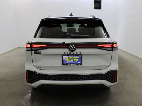 New 2026 Volkswagen Tiguan SE R-Line FWD image 4