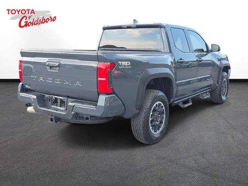Used 2025 Toyota Tacoma TRD Off-Road AWD/4WD image 5