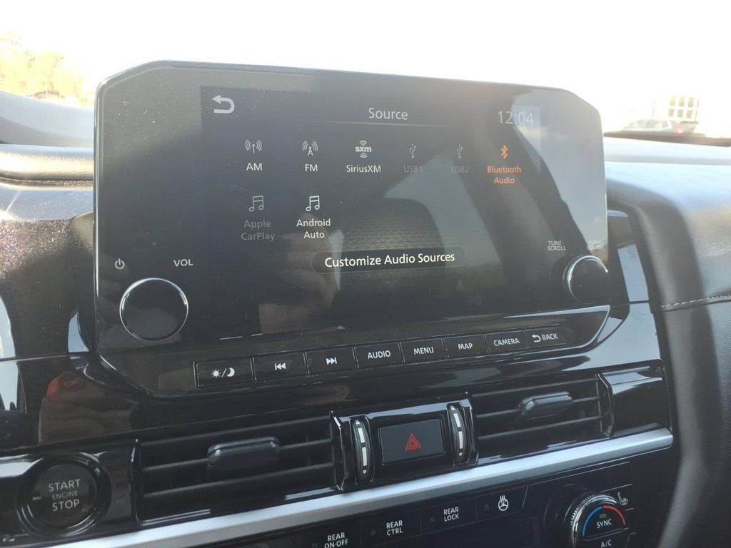 Used 2025 Nissan Pathfinder SL FWD image 16