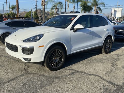 Used 2017 Porsche Cayenne Platinum Edition w/ Premium Package (PJV) image 2