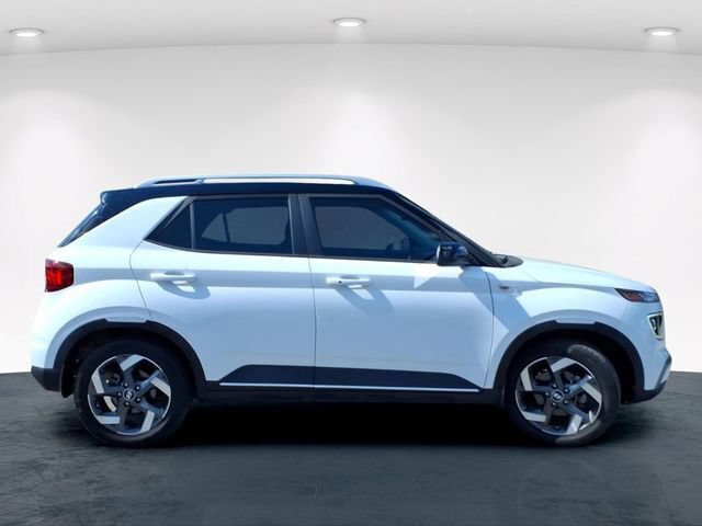 Used 2022 Hyundai Venue Limited FWD image 7