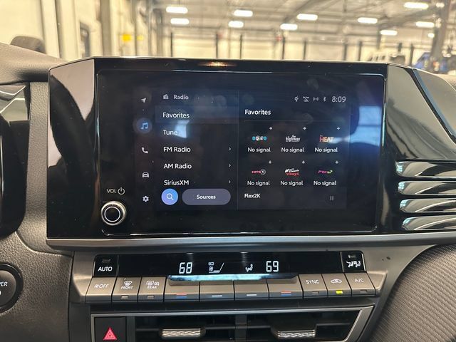 Used 2025 Toyota Camry SE FWD image 25