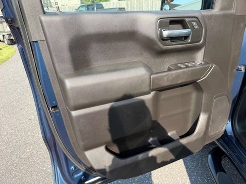 Used 2019 Chevrolet Silverado 1500 Custom Trail Boss w/ Custom Convenience Package AWD/4WD image 10