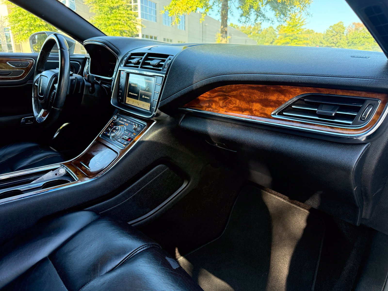 Used 2017 Lincoln Continental Select FWD image 24