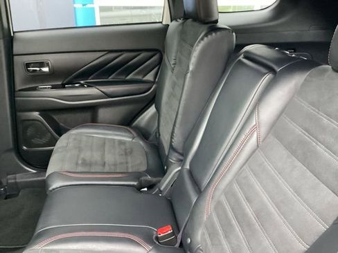 Used 2021 Mitsubishi Outlander LE AWD/4WD image 16